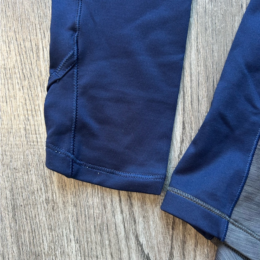 Under Armour women’s Gray and Blue Long Sleeve Shirt heat gear - Picture 4 of 7